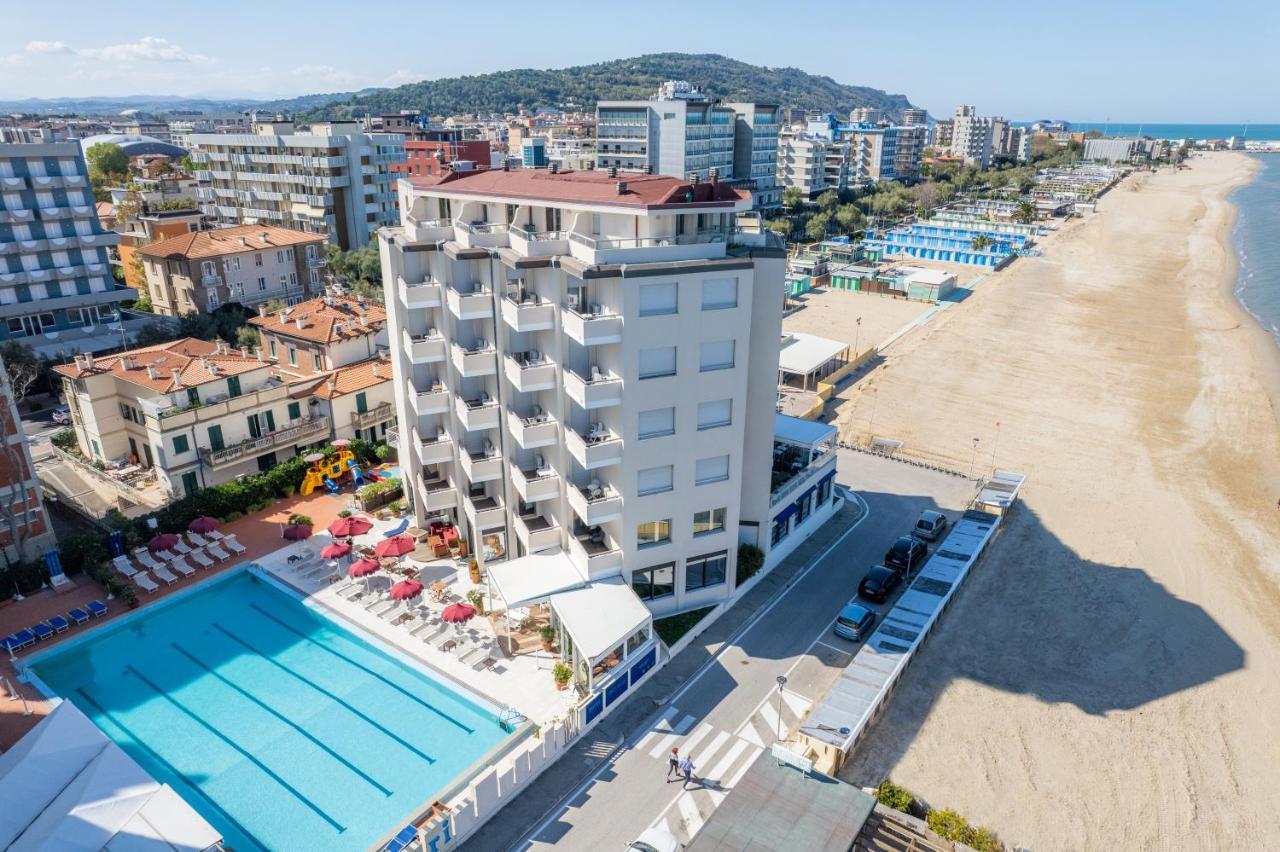Unahotels Imperial Sport Hotel Pésaro Exterior foto