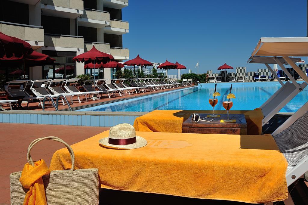 Unahotels Imperial Sport Hotel Pésaro Exterior foto